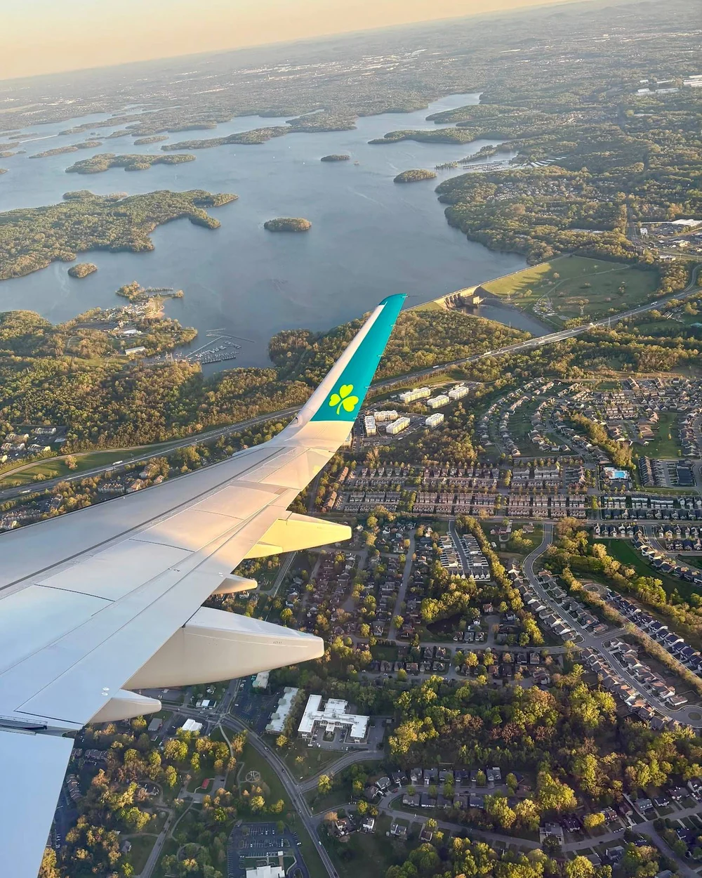 An Aer Lingus wing over the Tennessee countryside on approach to Nashville